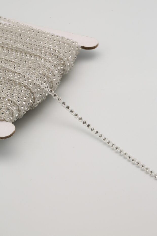 S108 Rockliffe House ss6 Rhinestone Foiled Banding Chain - Image 2