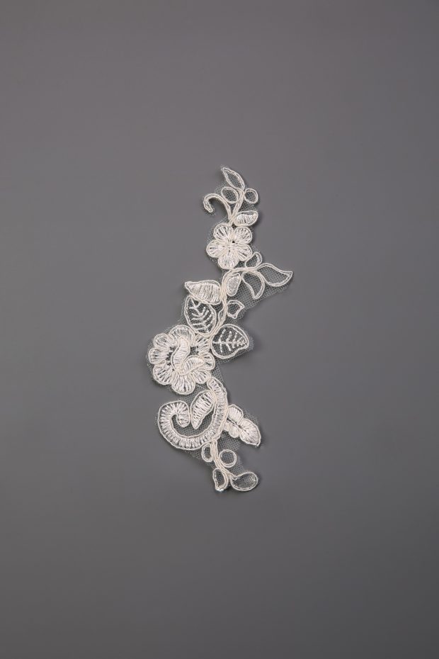 GX244 Ivory Corded Flower Lace Applique (Limited Stock)