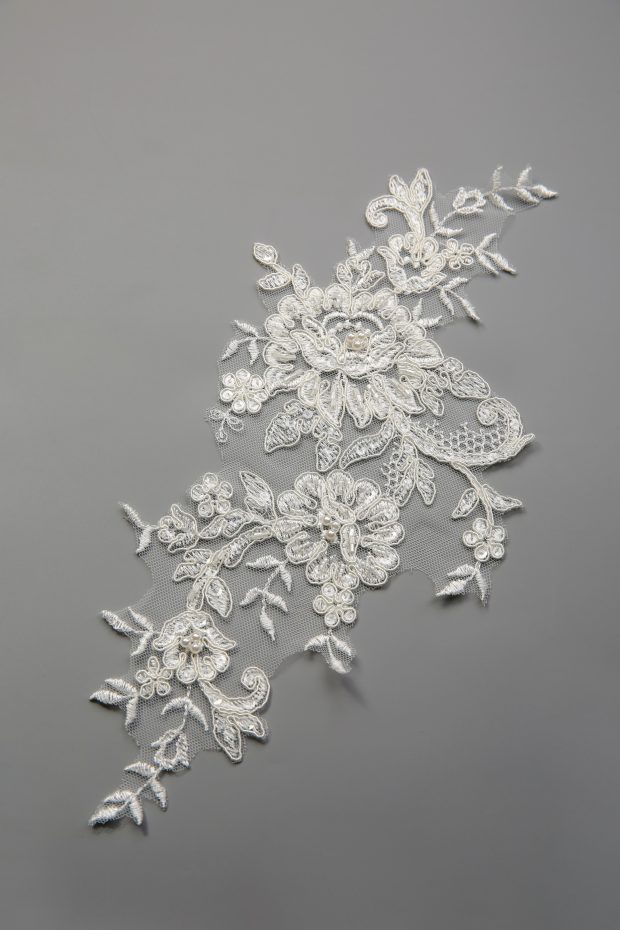R660220CB Corded & Beaded Ivory Appliques - Image 2